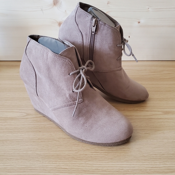 Universal Thread Shoes - Tan Suede Booties size 8 1/2